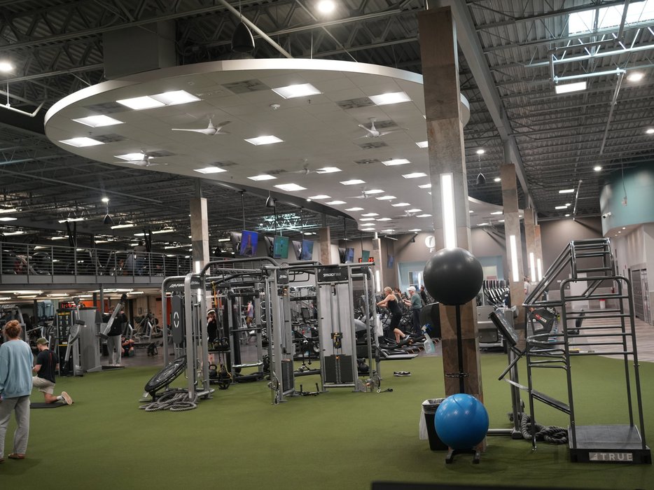 Personal trainer talking with a client on the gym floor